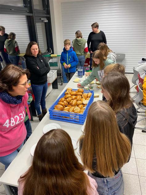 Nachts In Der Schule Lesenacht Der Sv Am Lau Gymnasium Laurentianum