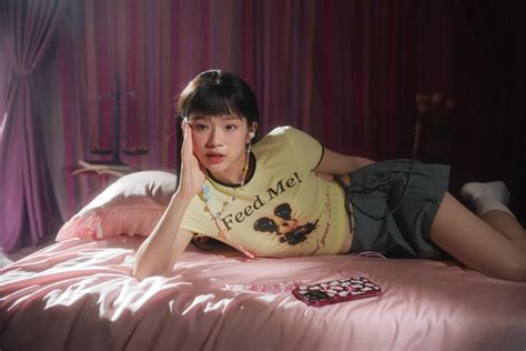 Làm ca sĩ hot girl Linh Ka liên tiếp nhận lời chê bai