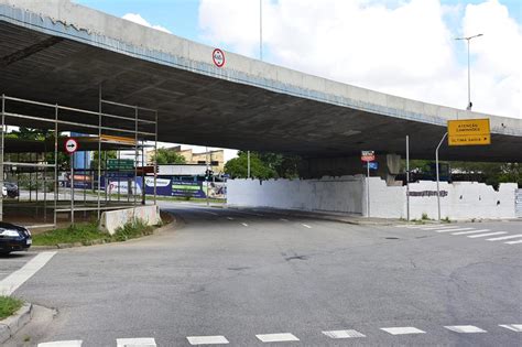 Trecho Da Avenida Industrial Interditado Para Obras No Viaduto