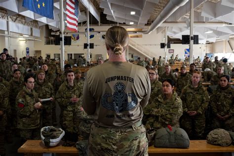 Th Airborne Division Hosts Historic All Women Jump U S Indo