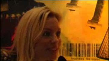 Une MILF Chaude Va Voir Une Jeune Blonde PORNDROIDS