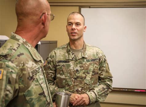 Division Hosts Sabot Academy Prepares Soldiers For New Senior Gunner