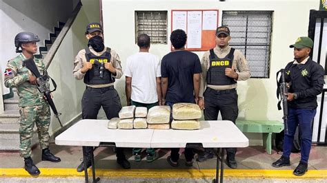 Arrestan dos hombres y ocupan 49 libras de marihuana en Elías Piña