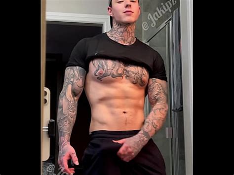 Caressant ma bite massive et fléchissant pour toi avant de jouir XVIDEOS