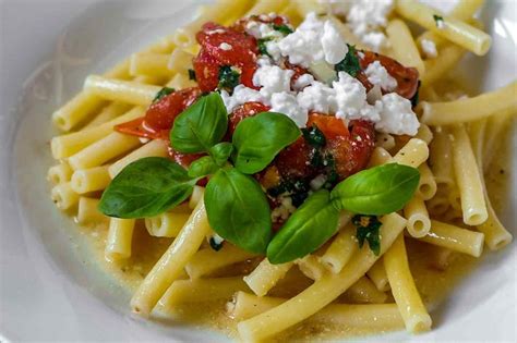 Nudeln Mit Tomaten Und Feta Rezept Gourmetmagazin