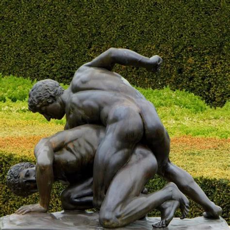 Antique Metal Bronze Statue Of Naked Fighting Men Sculpture For Outdoor Garden Decoration