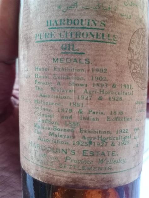 HARDOUIN 'S PURE CITRONELLE OIL , Straits Settlements 1929 , Bottle with original oil content ...