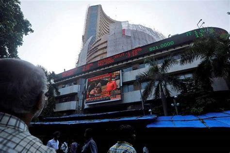 Bse Sensex Cracks Nearly 200 Points Nse Nifty Slips Below 10 100 Rcom