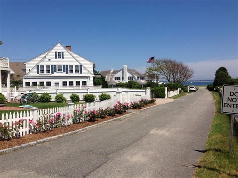 STUMPTOWNBLOGGER: ENTRY TO THE KENNEDY COMPOUND • HYANNIS PORT