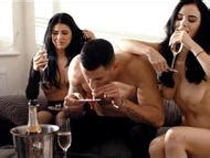 Naked Carla Howe In Bonded By Blood 2