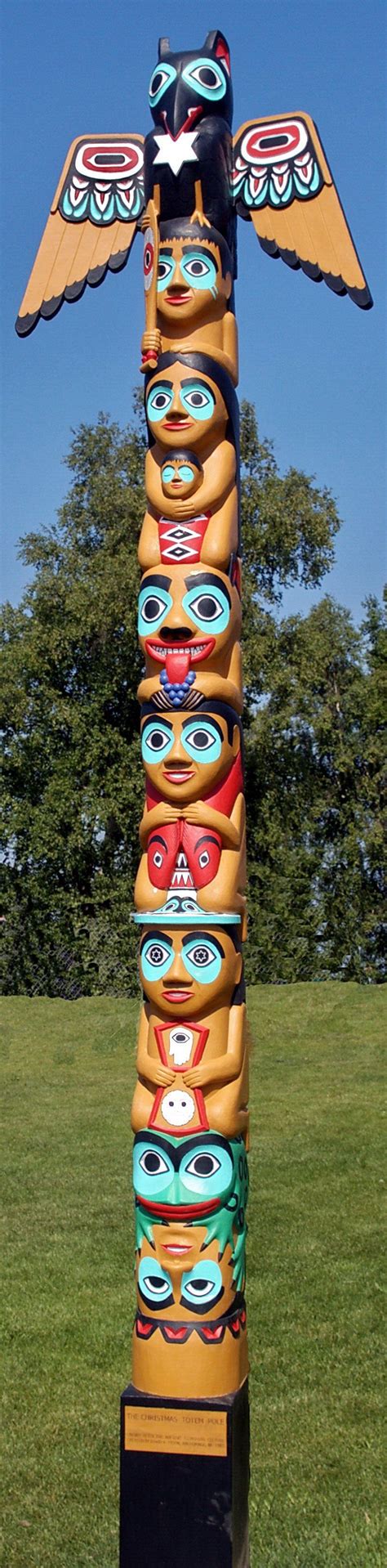 Christmas And Easter Totem Poles By David K Fison Totem Pole Totem