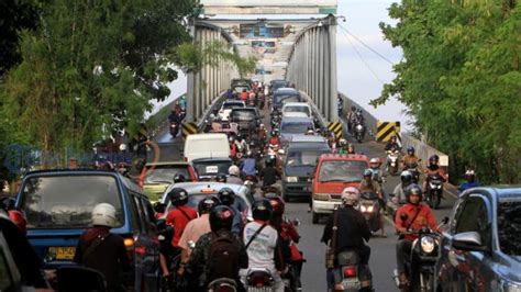 Kondisi Kemacetan Di Kawasan Jembatan Kapuas I Pontianak