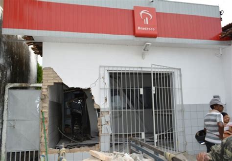 Bandidos explodem agência do Bradesco em Cabeceiras