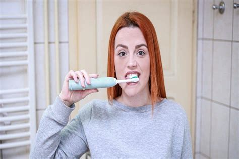 Hard Vs Soft Toothbrushes Which One Is Better Sabka Dentist Top