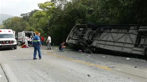 Volcadura De Autobús Deja Dos Muertos Y Diez Heridos La Roja