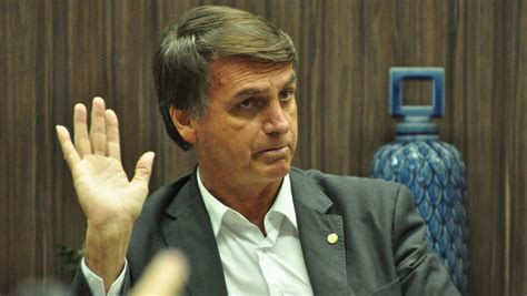 Bolsonaro picanha virou abóbora e questiona saúde de Lula