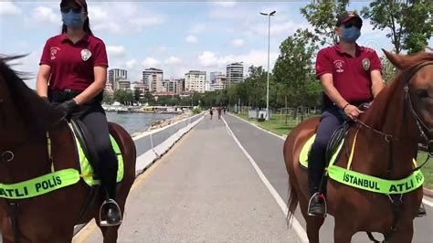 İSTANBUL Atlı polislerden Caddebostan Sahili nde koronavirüs denetimi