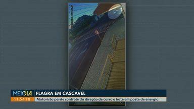 Meio Dia Paran Cascavel Motorista Perde Controle De Carro E Bate