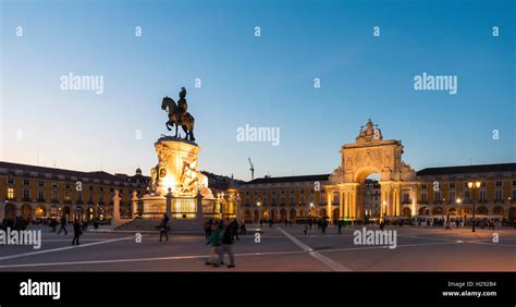 Arco Da Vitoria Equestrian Statue Of King Joseph I At Pra A Do