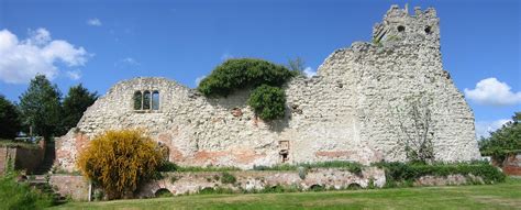 Wallingford_castle_ruins copywrite free | Bridge Villa | Camping and ...