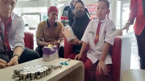 Warga Kota Jambi Beli Mobil Toyota Calya Pakai Cash Uang Koin Pecahan