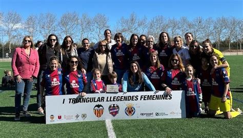 Fútbol El Villarreal conquistó el I Triangular Femenino de Leyendas