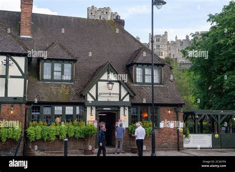 The Royal Windsor pub in Windsor, Berkshire in the shadow of Windsor ...