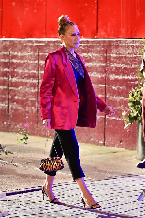 The Sex And The City Reboot Is Filmingsee Carrie S Outfits Who What Wear Uk