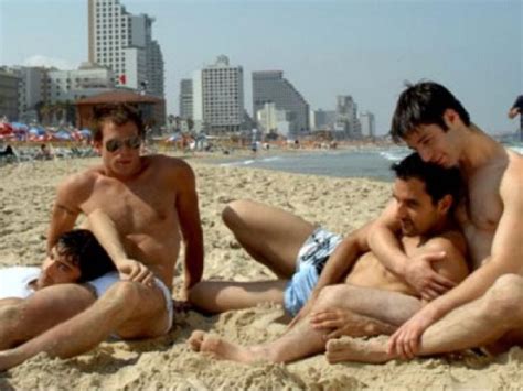 Se Lo Speciale Spiagge Di Gay It Rischia Di Spaccare Il Paese Gay It