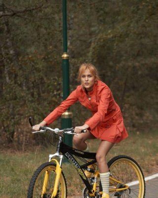 Peeing Outdoors Porn Pics PICTOA