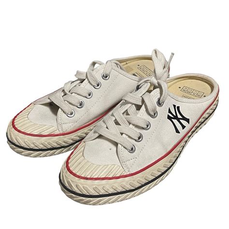 MLB PlayBall Origin Mule NY New York Yankees white... - Depop