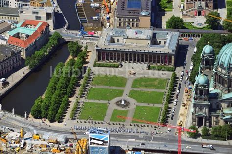 Berlin Aus Der Vogelperspektive Parkanlage Lustgarten In Berlin Mitte