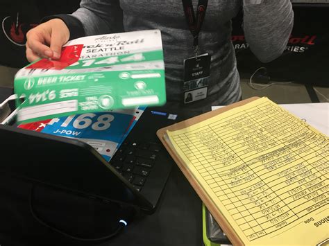 Bib 27 – Seattle Rock & Roll Marathon | 40bibs