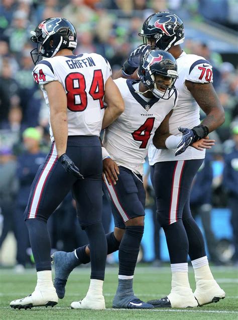 Sources: Texans rookie Deshaun Watson tears right ACL, season over