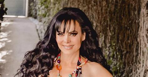 En bikini y sin maquillaje Maribel Guardia celebró llegar a 3 millones de seguidores en
