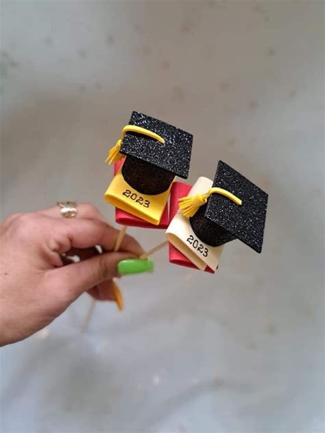 Pin di Georgiana Spataru su Școală nel 2024 Idee regalo di laurea