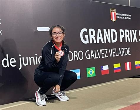 Cayetana Chirinos bate por sétima vez el récord nacional U18 de 100