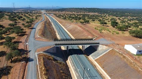 Azvi finishes the construction of the Mérida access section platform on