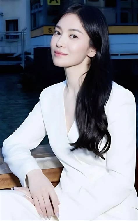 Song Joong Ki bỏ chạy khi gặp lại Song Hye Kyo fan tranh luận gay gắt Sao Hàn Giải trí VGT TV