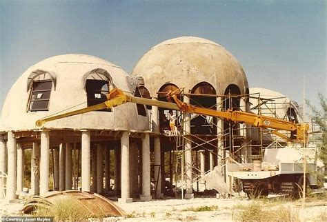 FOTO E humbur ne det si u gllabërua nga Nëna Natyrë shtëpia luksoze