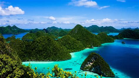 Menikmati Keindahan Pemandangan Raja Ampat Keelokan Indonesia