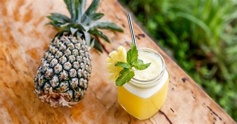 7 Surprising Pineapple Juice Benefits