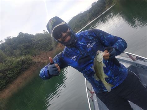 Espacio De Pesca Pesca De Black Bass En La Represa De Guatape El