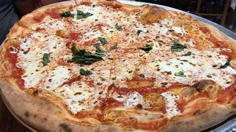 Via Napoli Lunch Review Epcot Best Pizza In Floirida Youtube