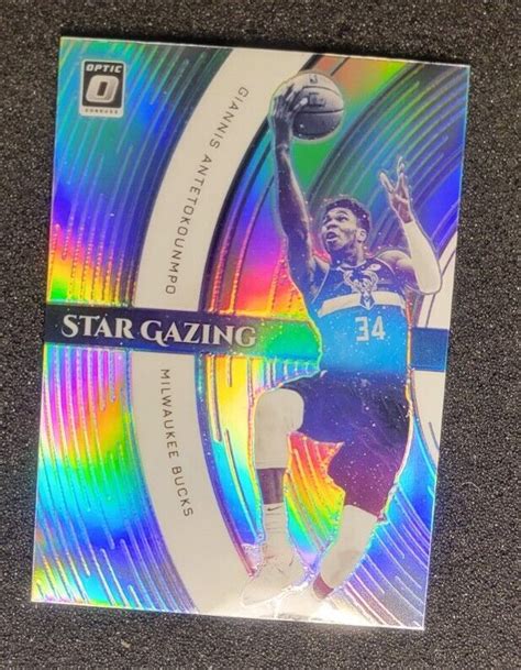 Donruss Optic Giannis Antetokounmpo Star Gazing Holo Prizm