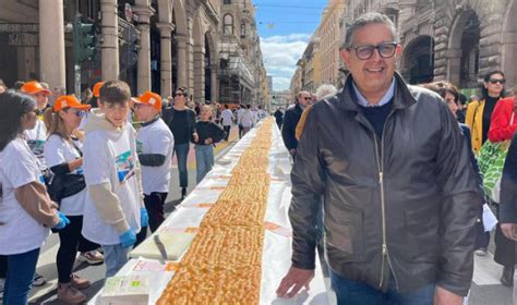 Focaccia Genovese Da Primato Distribuite Oltre Mila Porzioni Migliaia