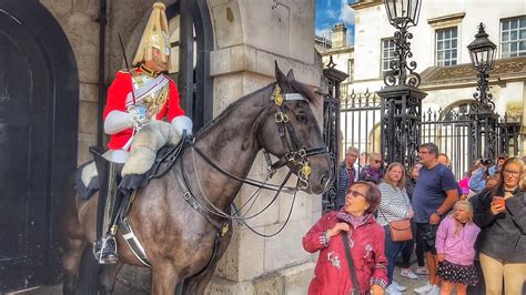 Get Awayyyyyyy King Guards Shouts At Tourists Youtube