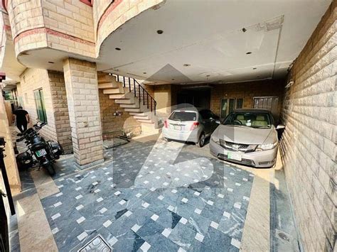 Kanal Corner House Facing Park Triple Story House For Sale In Johar