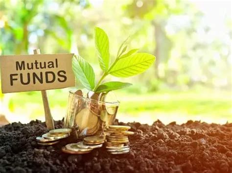 Mutual Fund Sips Reach Rs 23 332 Crore For First Time Aum At 64 69