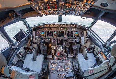 Boeing 737 Cockpit Windows